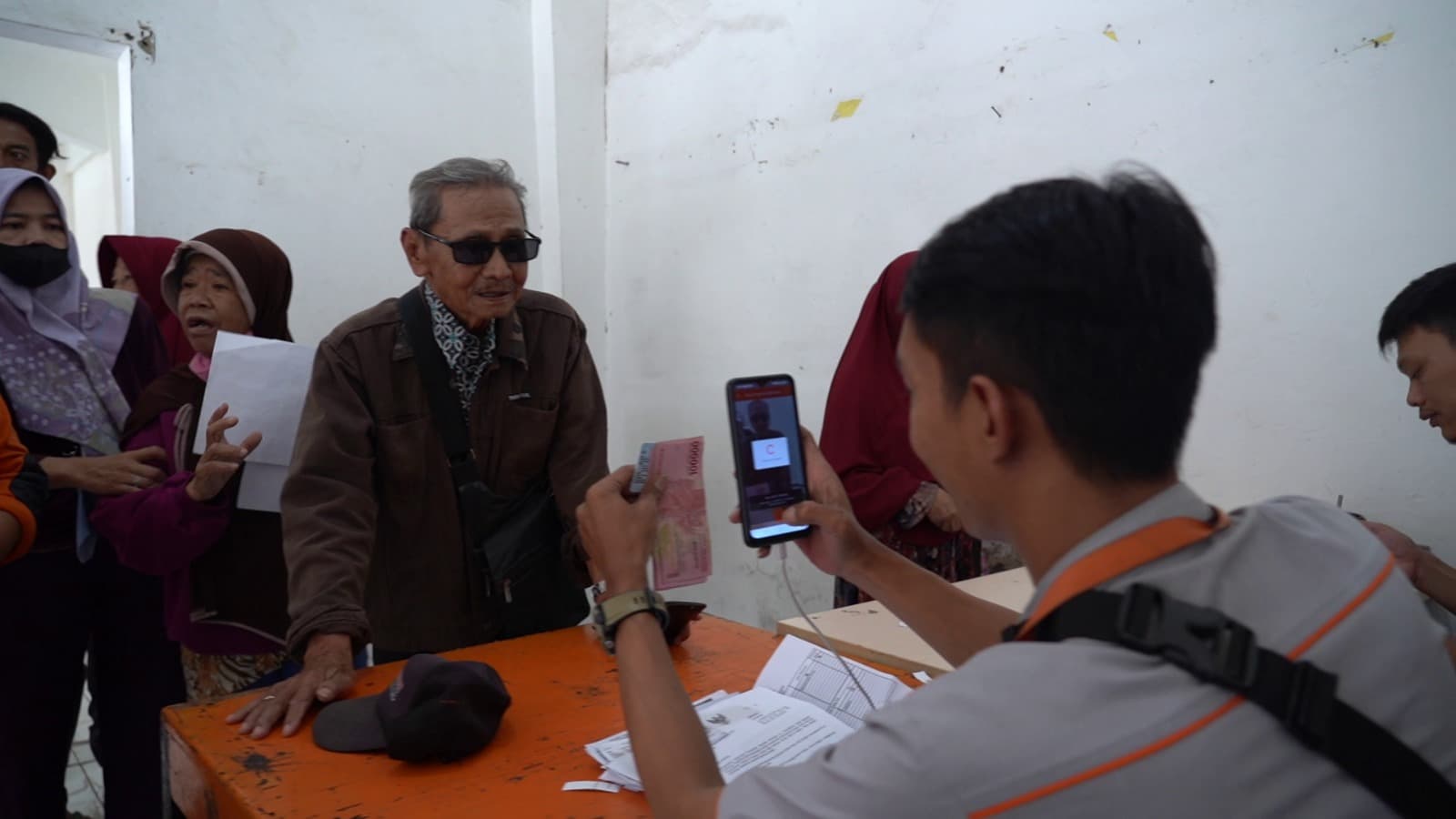 Tahap 2 Bansos PKH dan BPNT Mulai Cair, Simak 4 Syarat dan Ketentuan Agar Mendapatkan Bansos 2024: Setiap Keluarga dapat Rp200 Ribu Per Bulan