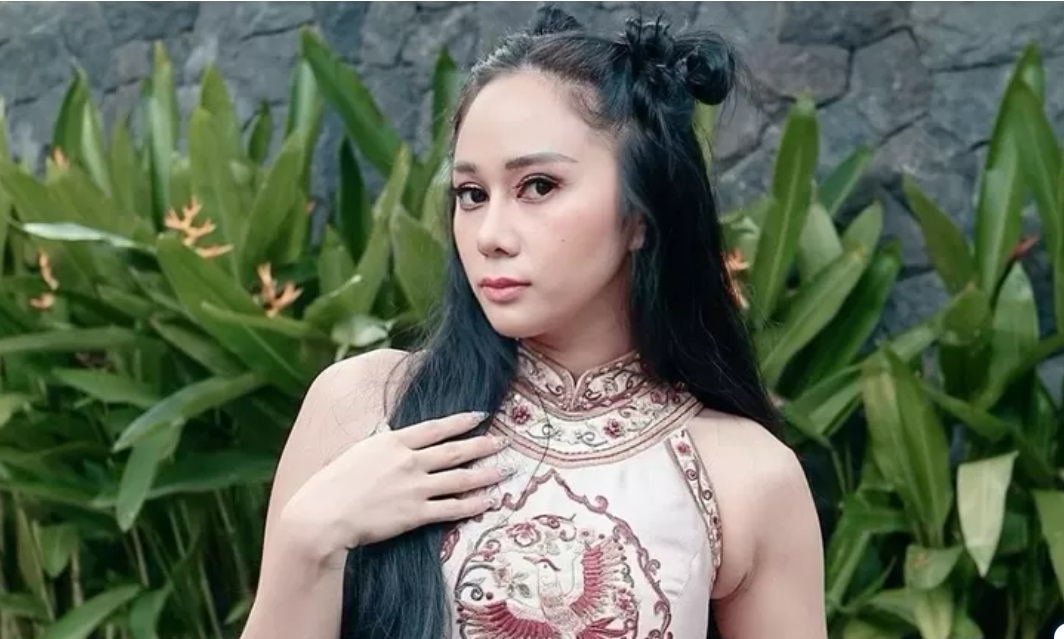Video Dirinya Menyusui Bayi Viral di Medsos, Selebgram Denise Chariesta Kesal: Puas Lu Sekarang!