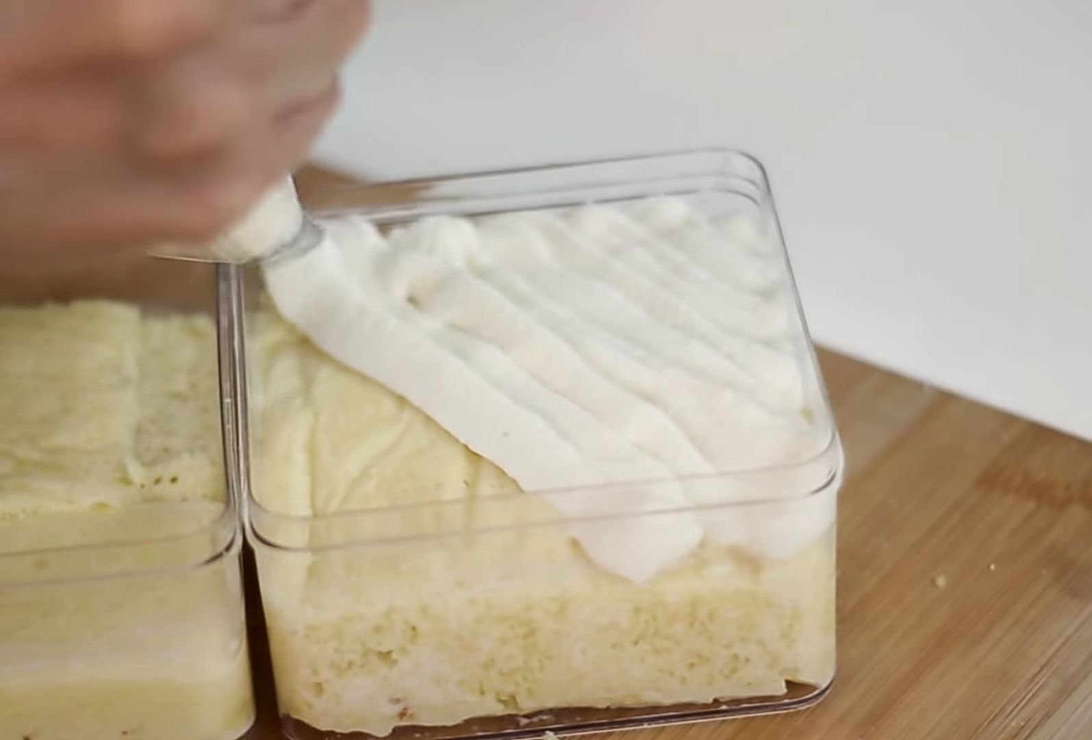 Cuman 4 Bahan! Ini Resep Whipped Cream Tanpa Mixer dan Dijamin Anti Gagal Ala Chef Devina