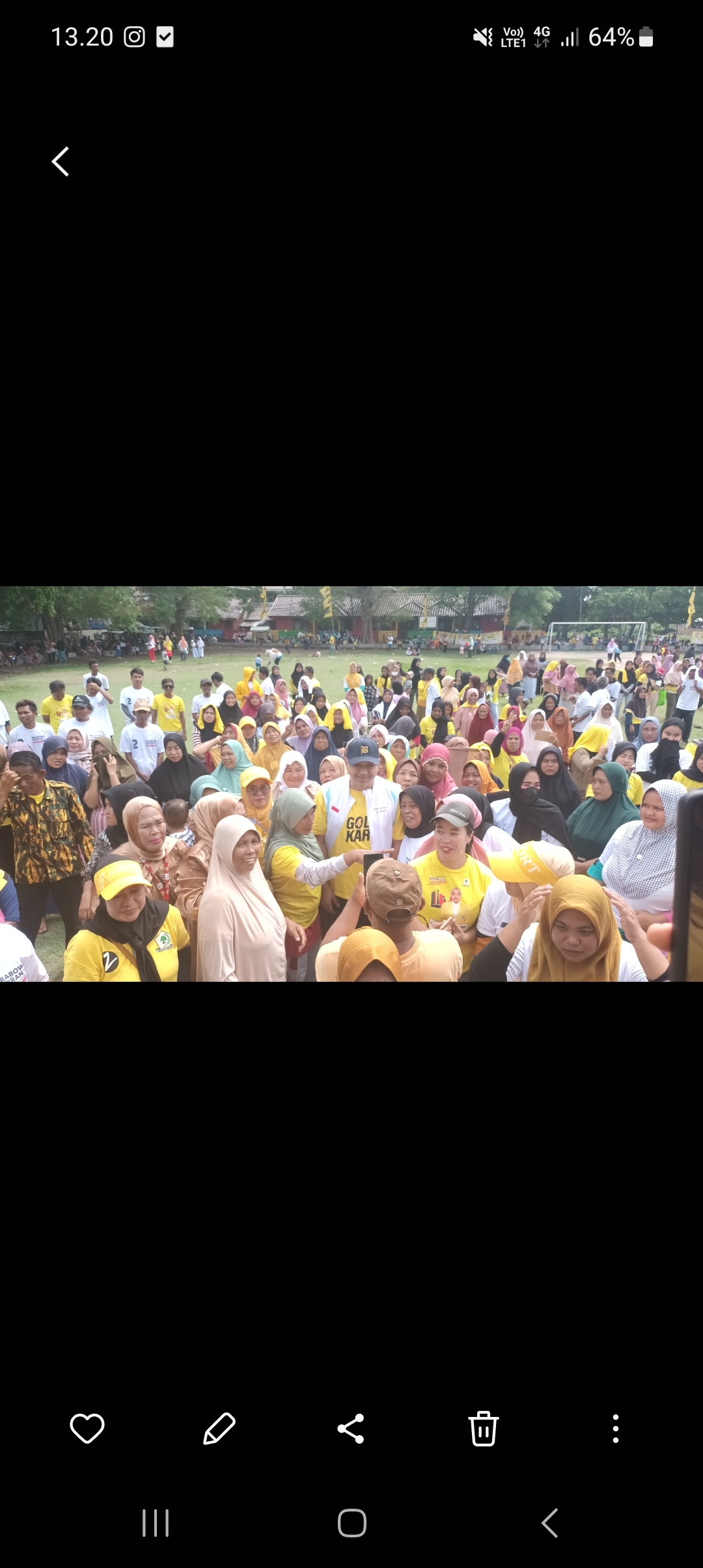 Momen Bang Zaki Diburu Emak-Emak di Kepulauan Seribu: Lebih Ganteng Aslinya!