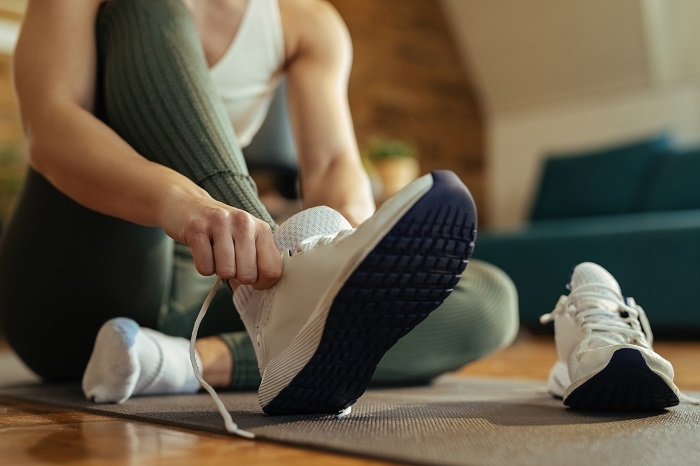 6 Cara Hilangkan Bau di Sepatu Tanpa Dicuci, Dijamin Ampuh