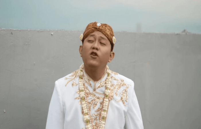 Kasak Kusuk Bilang Bella Bonita Hamil Duluan, Denny Caknan Unggah Tiga Foto Mengejek: Kalau Lahir Dulu Baru Hamil Berarti Anak Kedua