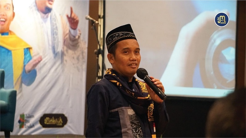Ustaz Maulana Bagikan Panduan Manasik Umrah untuk Milad Mambruk Tour