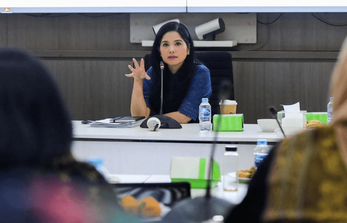 Annisa Pohan Pertama Kali Gelar Rapat Ikawati, Intip Gayanya saat Memimpin Istri-istri Pejabat Kementerian ATR/BPN Melalui Deretan Foto ini