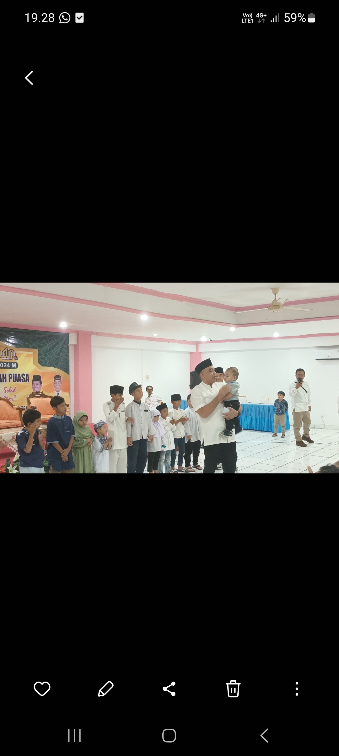 Aksi Bang Zaki pada Acara Safari Ramadhan di Jakarta Timur Ini Bikin Ibu-ibu dan Anak Yatim Terharu, Apa Itu?