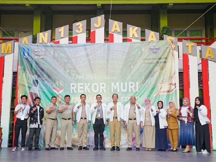 KEREN! Pelajar SMAN 13 Jakarta Raih Rekor MURI Usai Buat 1.000 Lilin Aroma Terapi Olahan Minyak Jelantah