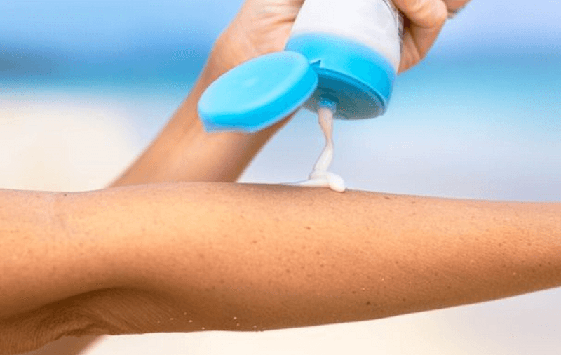 Perbedaan Physical dan Chemical Sunscreen yang Harus Kamu Tahu