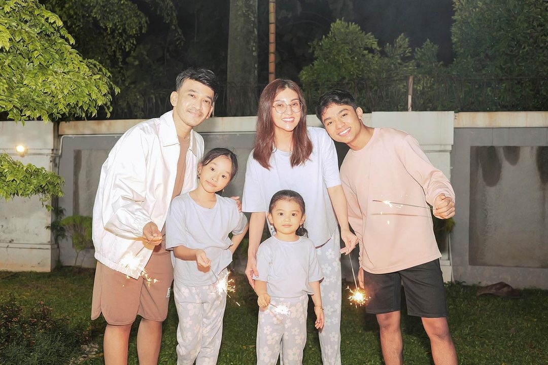 Diambang Cerai, Ini 6 Potret Kebahagiaan Ruben Onsu bareng Istri dan Anak-anak