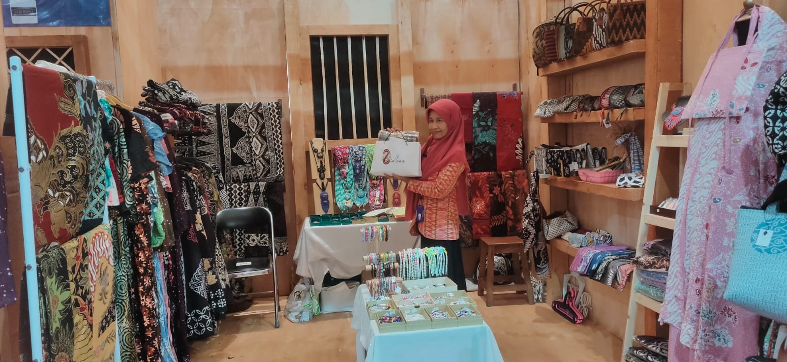 MANTAP! Berkat Memanfaatkan KUR BRI, Zialova Batik Sukses Bertransformasi Jadi Produsen Fashion Lokal Favorit di Pekalongan