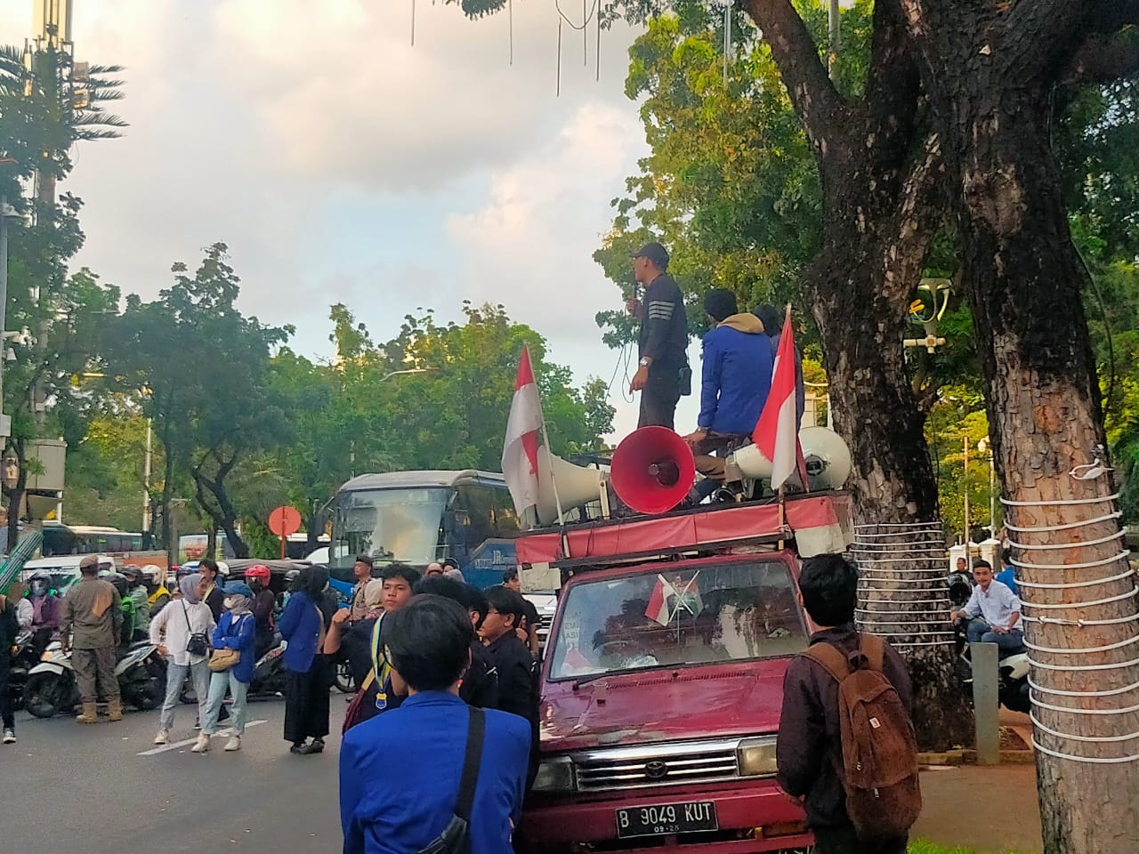 Tidak Hanya Masalah Sutet, Berikut 7 Tuntutan PMII yang Demo di Depan Balai Kota Jakarta dan Kantor Kemendikbud