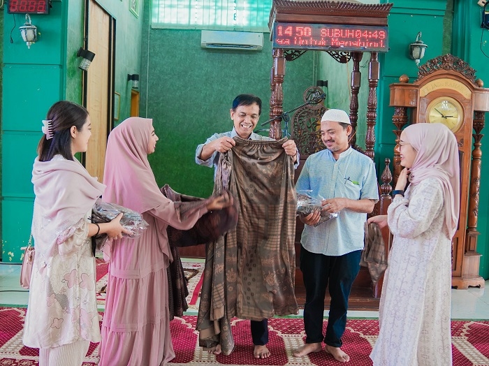 MS GLOW Beauty Berbagi 1000 Mukena untuk Masjid dan Musala di Banyak Kota di Indonesia