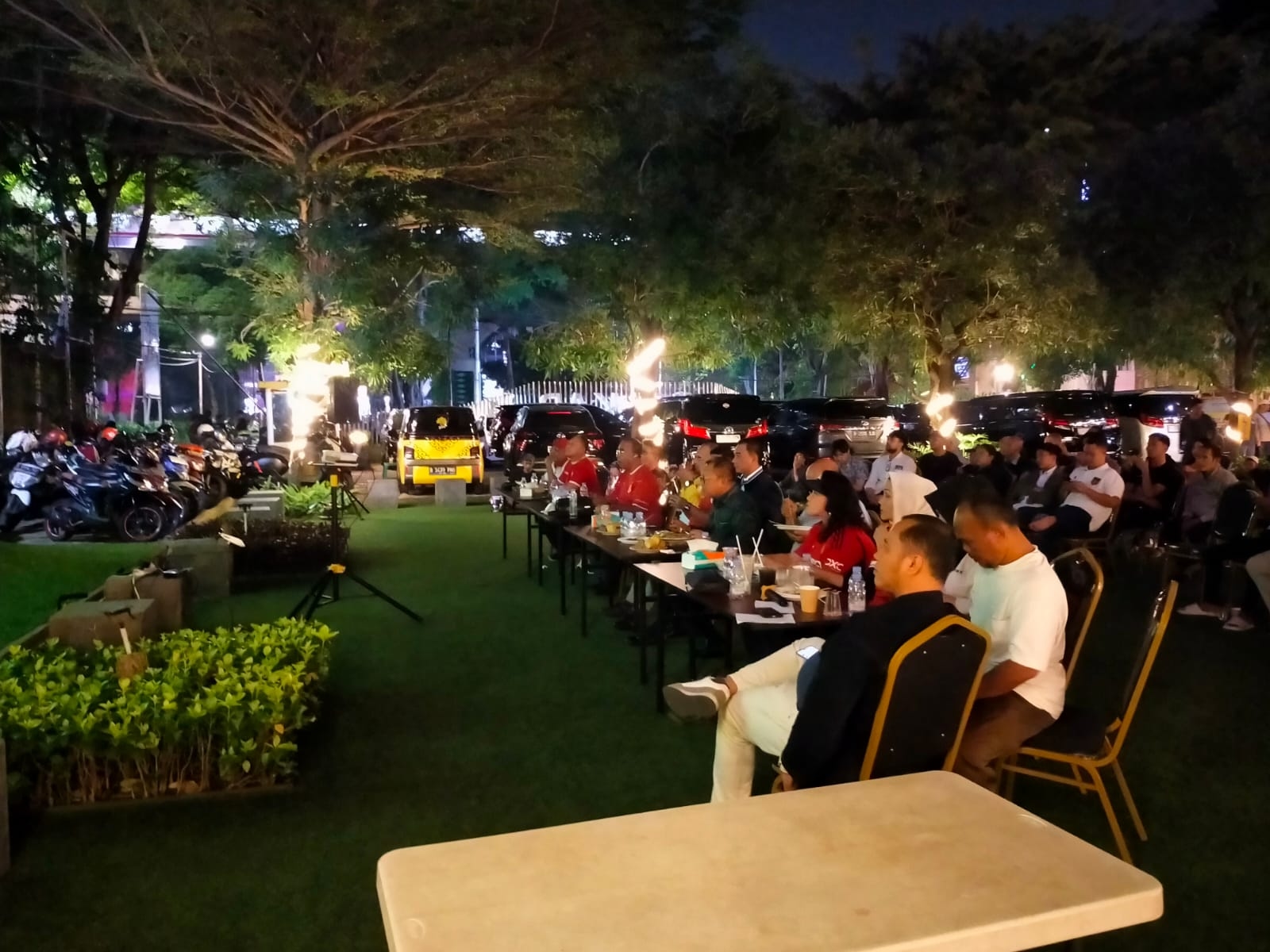 Meriah! Keseruan Nobar Final AFF U-19 Timnas Indonesia Vs Thailand di Halaman Kantor DPD Golkar DKI Jakarta, Ada yang Dapat Hadiah Uang Tunai