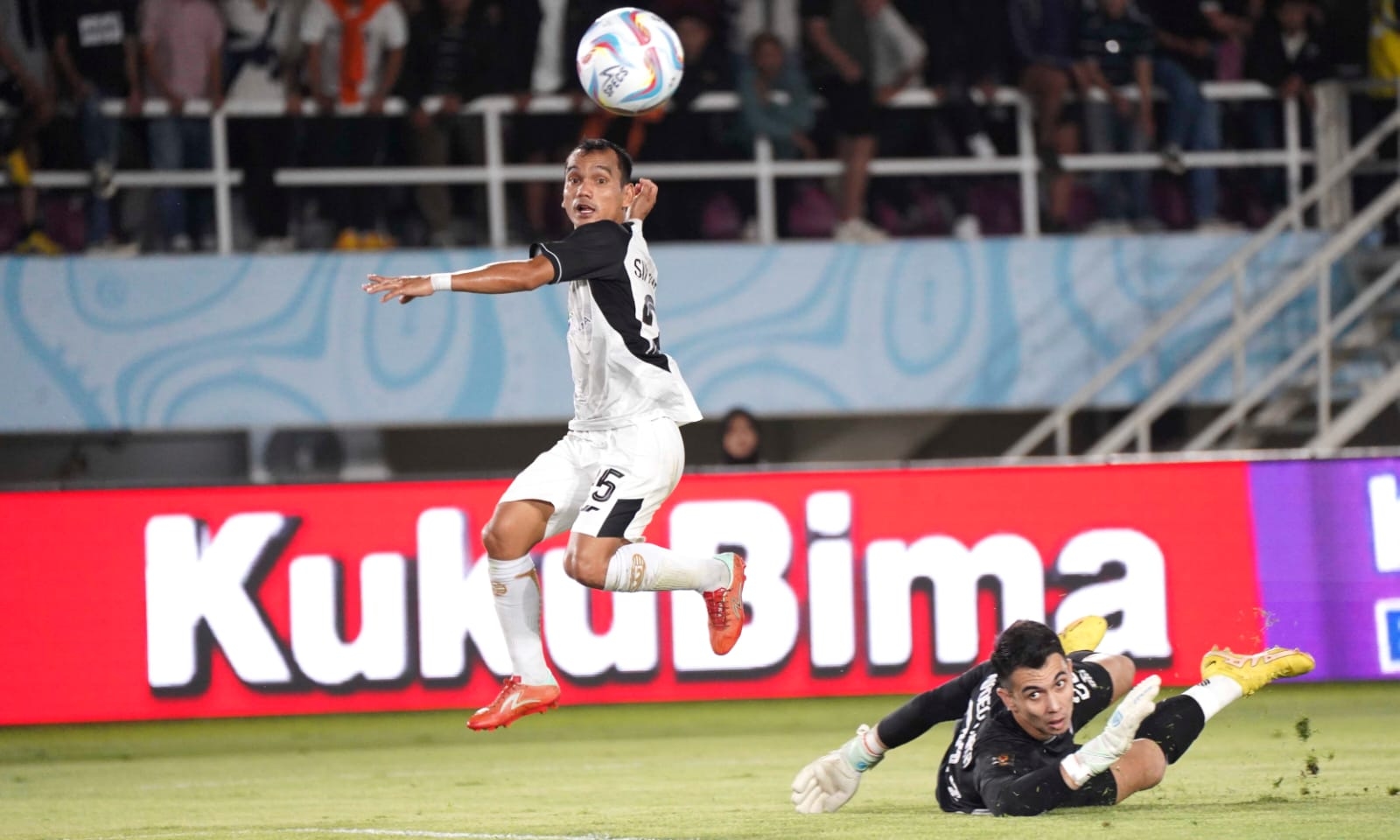 Carlos Pena Ungkap Penyebab Persija Bisa Takluk oleh Borneo FC di Semifinal Piala Presiden 2024