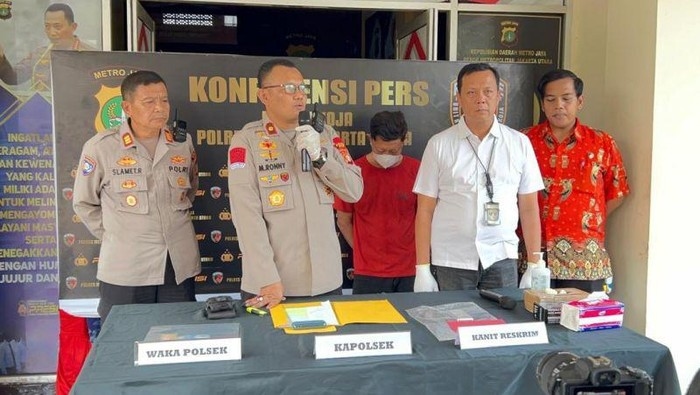 Gila! Pria Ini Jualan Narkoba dari Masjid di Koja, Lima Tahun Nyamar Jadi Marbot, Disita 27 Paket Sabu Siap Edar