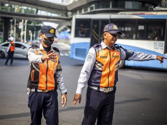 SIMAK! Ada Rekayasa Lalu Lintas di Jalan MT Haryono Imbas Pekerjaan Trotoar dan Manhole Prasarana Jaringan Utilitas