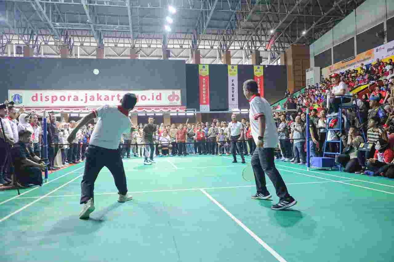 Bermain Badminton Bersama Taufik Hidayat, Heru Budi Buka Kejuaraan Bulutangkis Antar OPD dan BUMD