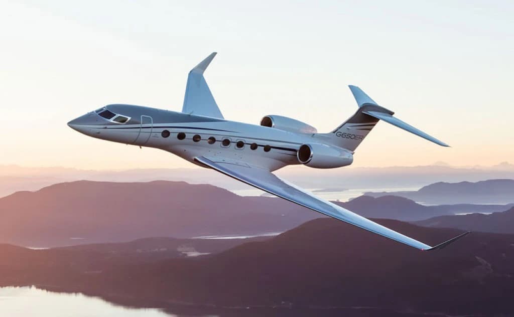 Pesawat Gulfstream yang Ditumpangi Erina dan Kaesang Ke AS, Terpantau Sering Parkir di Solo