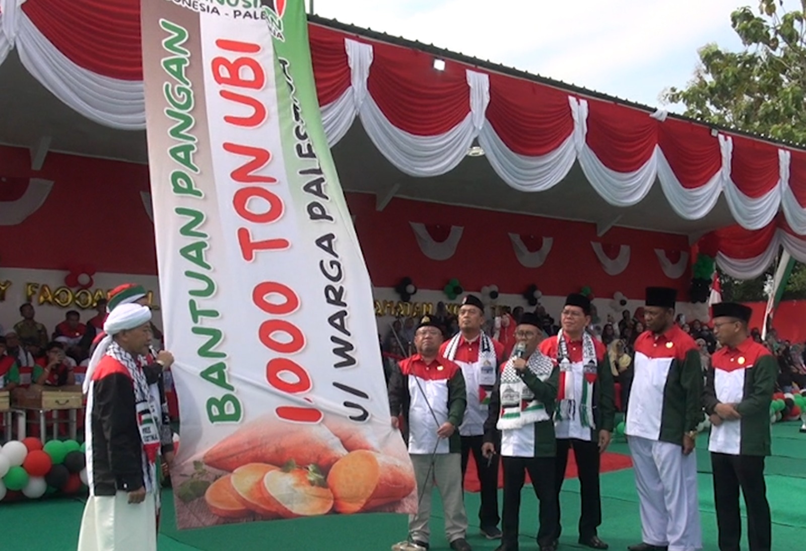 Mau Kirim Bantuan Pangan 1.000 Ton Ubi Jalar, Ketua MUI Pusat Minta TNI Kawal Kapal Kemanusiaan Indonesia ke Palestina