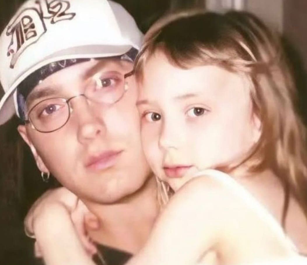Resmi Jadi Kakek, Eminem Umumkan Kabar Bahagia Kehamilan Hailie Jade Lewat Lagu