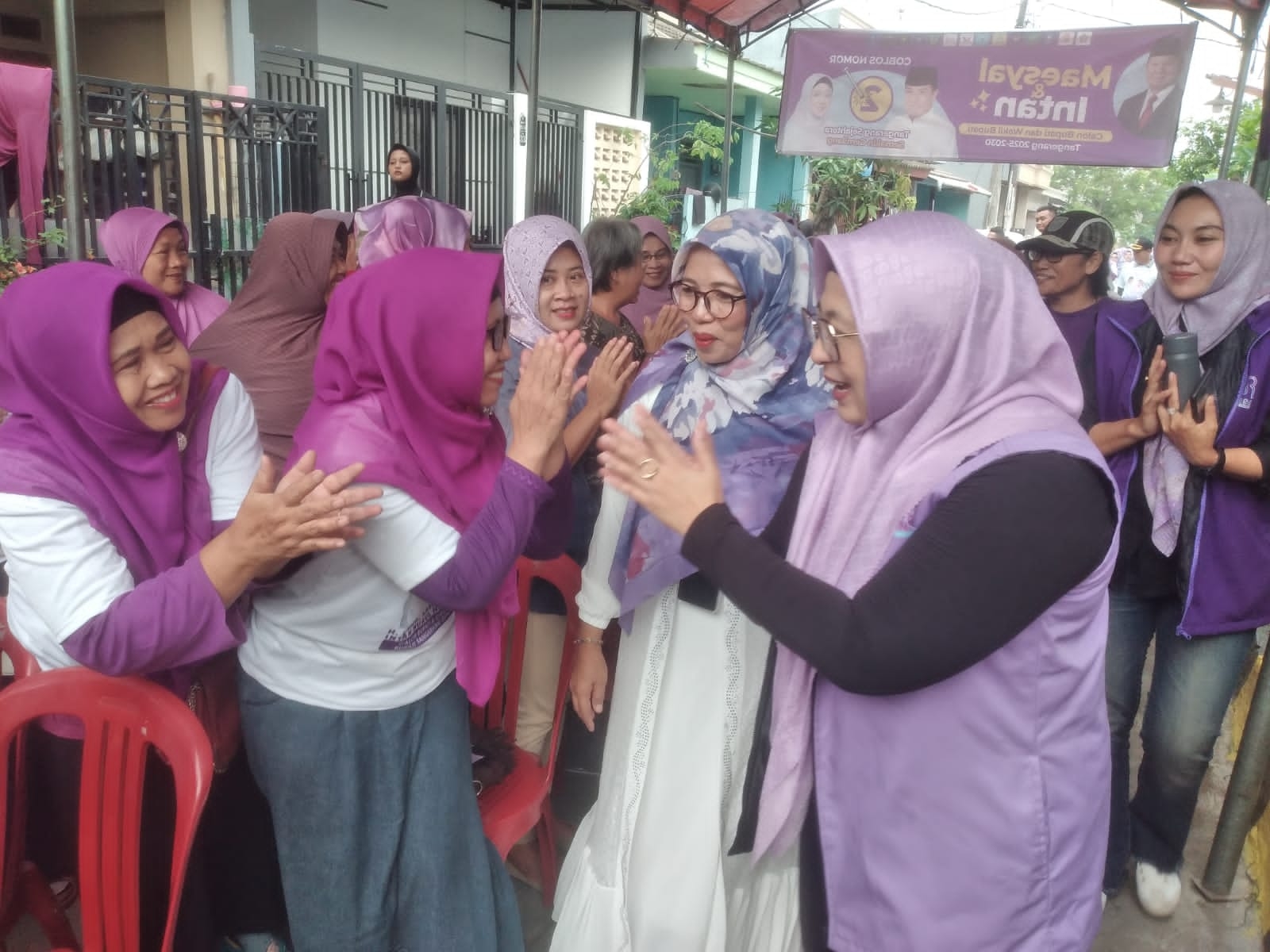 Intan Nurul Hikmah Kunjungi Kawasan Pasar Kemis, Tokoh Masyarakat: Warga 80 Persen Pilih Maesyal-Intan