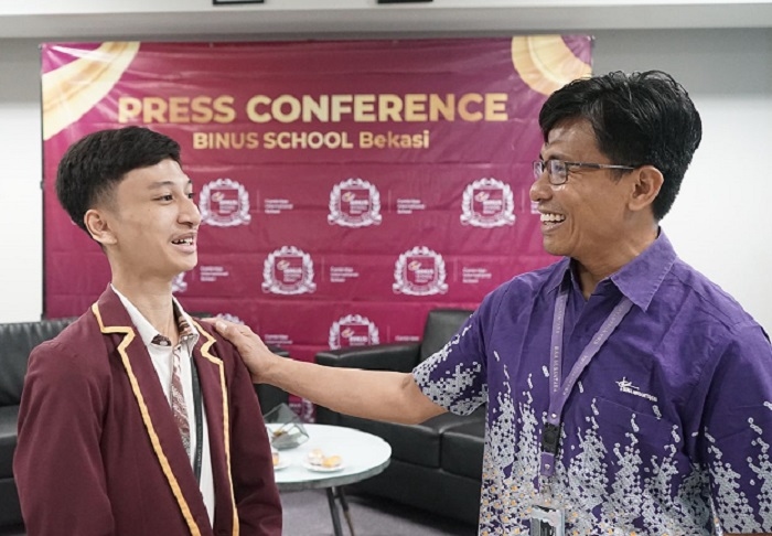 KEREN! Siswa Binus School Bekasi ini Hadirkan Lampu Bertenaga Surya di Lingkungan Sekolahnya