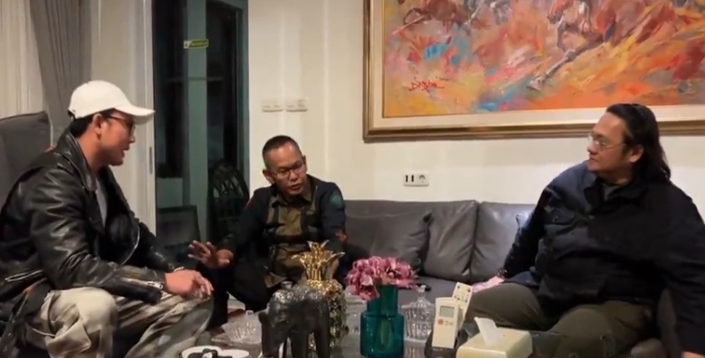 Heboh! Denny Sumargo Jawab Tantangan Farhat Abbas Usai Sebut Ingin Hajar Dirinya Demi Bela Agus Salim: Kan Saya Mau Dihajar, Jadi Saya Datang Kesini