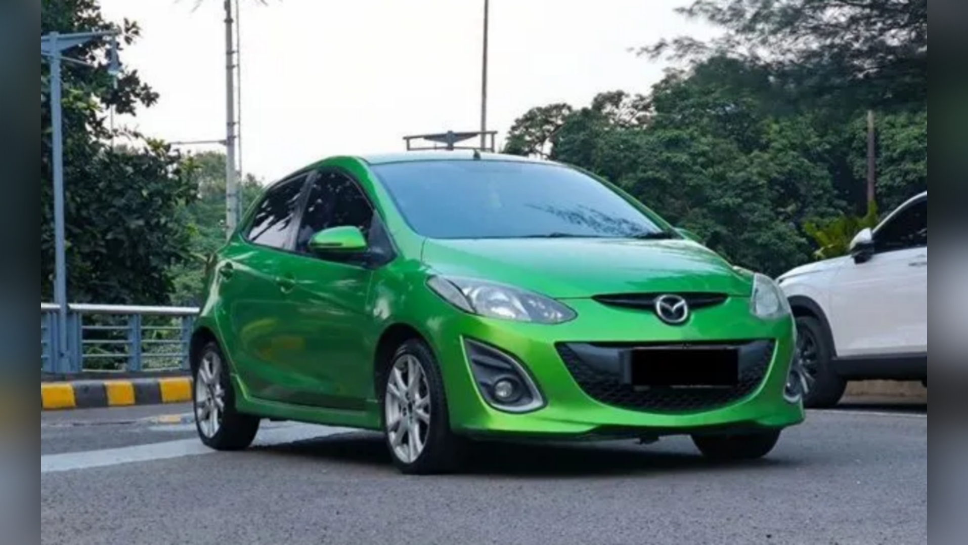 Desainnya Sporty Tak Termakan Zaman, Mazda 2 R 2012 Bekas Cocok untuk Harian, Dijual Murah Cuma 90 Jutaan!