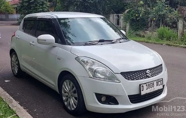 Cuma 100 Jutaan! Mobil Bekas Suzuki Swift 1.4 GX AT 2014 Hatchback, KM Baru 115 Ribu, Mesin Sehat Terawat