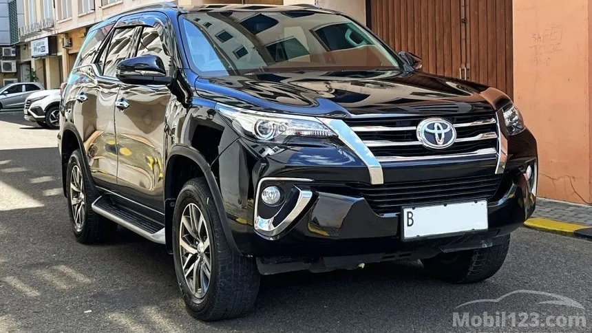 Simulasi Angsuran Kredit Toyota Fortuner VRZ 2.4 Diesel AT 2019 Bekas, Dengan Kombinasi CIMB Niaga