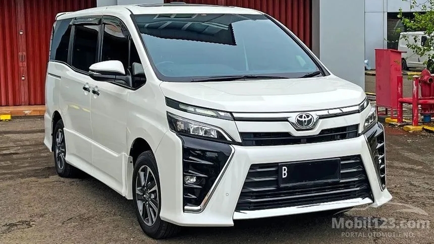 Simulasi Kredit Toyota Voxy 2019 Bekas, di CIMB Niaga Tenor 4 Tahun Cicilannya Cuma Segini!