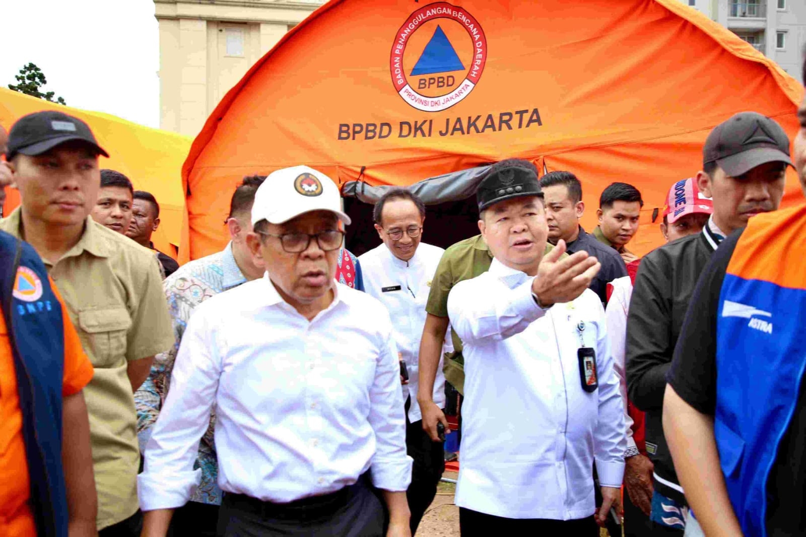 Tinjau Posko Kebakaran di Kemayoran Bersama Menteri Pratikno, Pj Gubernur Teguh Apresiasi Dukungan dari Berbagai Pihak