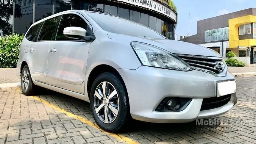 Simulasi Kredit Mobil Bekas Nissan Grand Livina 2017, Angsuran Cuma 3 Jutaan, Unit Siap Pakai!