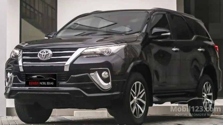 Perbandingan Simulasi Kredit Mobil Bekas Toyota Fortuner VRZ Diesel 2017 di BFI Finance dan CIMB Niaga, Temukan Pilihan Ideal!