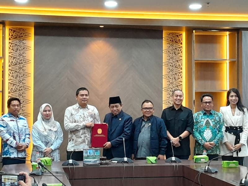 Terima Berkas Penetapan Gubernur dan Wakil Gubenur Jakarta Terpilih, Pimpinan DPRD DKI Akan Serahkan ke Presiden Prabowo