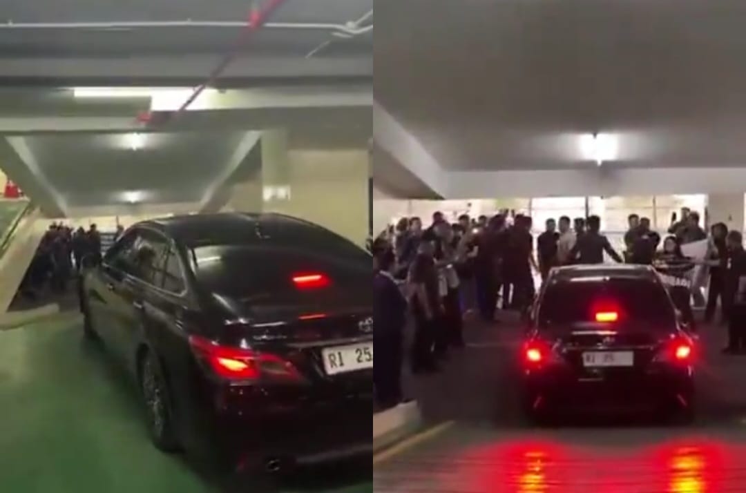Viral Detik-detik Mobil Menteri Satryo Disoraki Pegawai Saat Keluar Kantor Kemdiktisaintek: Turun!