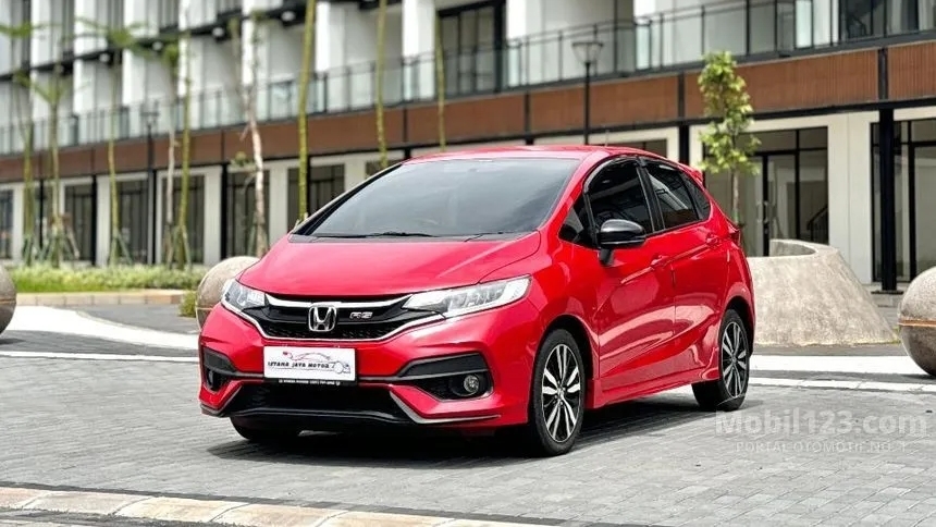 Hatchback Sporty Paling Menggoda! Honda Jazz RS Matic 2020 Bekas, Segini Harga Cash dan Kreditnya di Tahun 2025