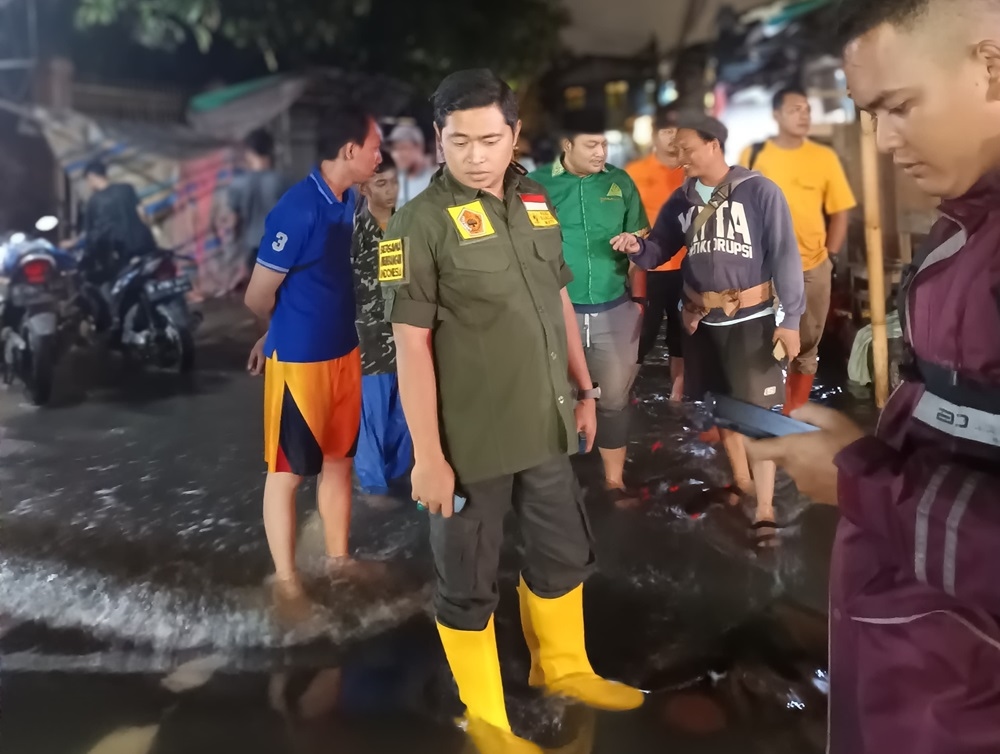 Tinjau Banjir di Sekitar Kali Semongol, Anggota DPRD DKI Fraksi Golkar Andri Santosa Sebut Ada Kerusakan Pintu Air