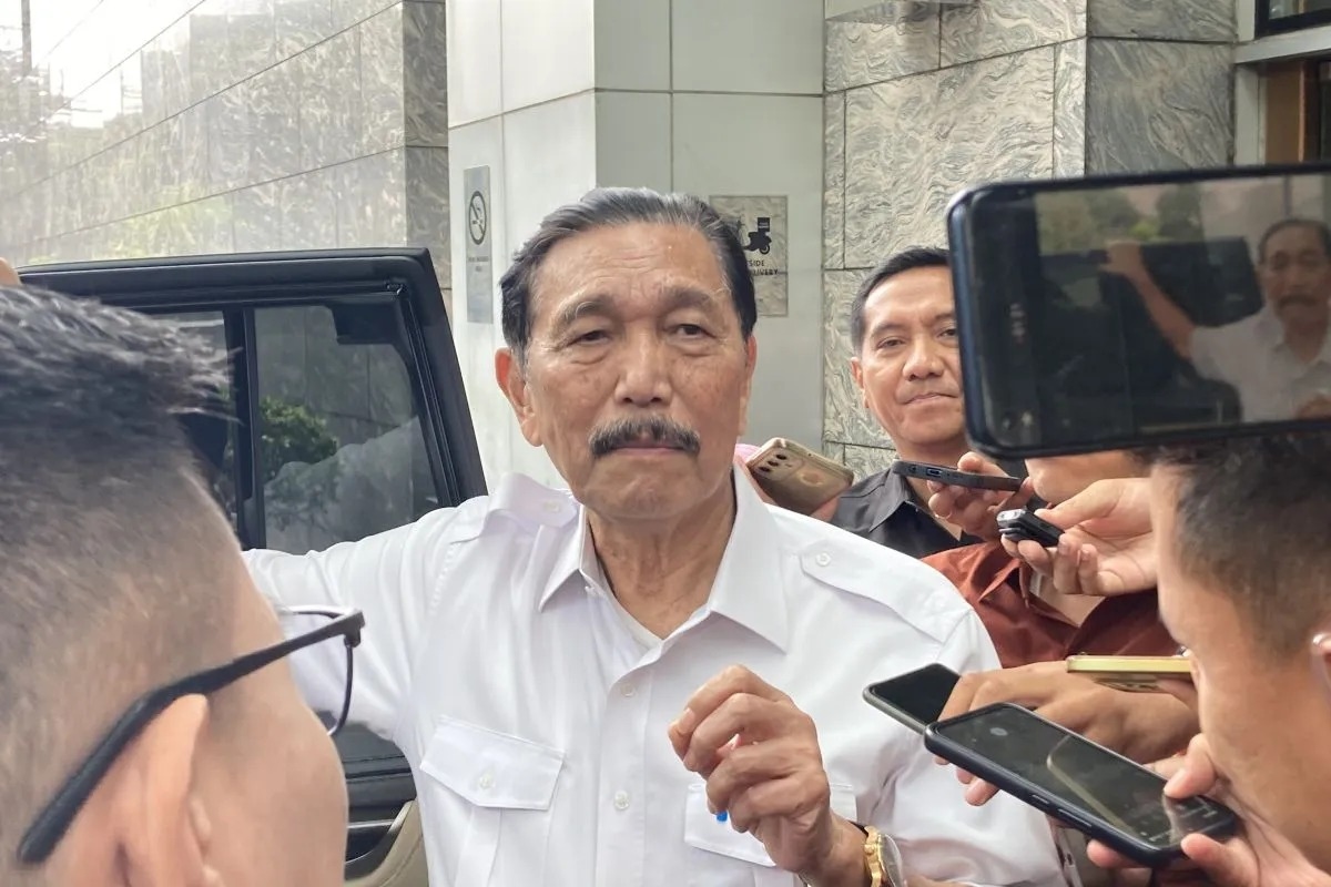 Luhut Beri Tanggapan Soal Tagar Indonesia Gelap yang Viral di Media Sosial: Kau yang Gelap Bukan Indonesia