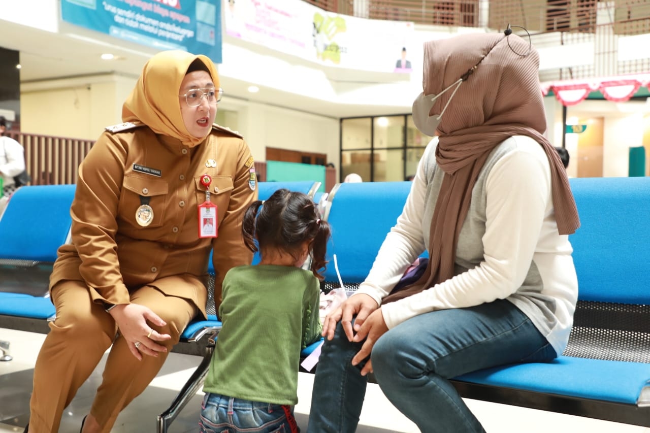 Hari Kedua Tugas, Wabup Tangerang Intan Nurul Hikmah Sidak Dinas Dukcapil: Terlihat Kotor dan Bau Kencing Tikus