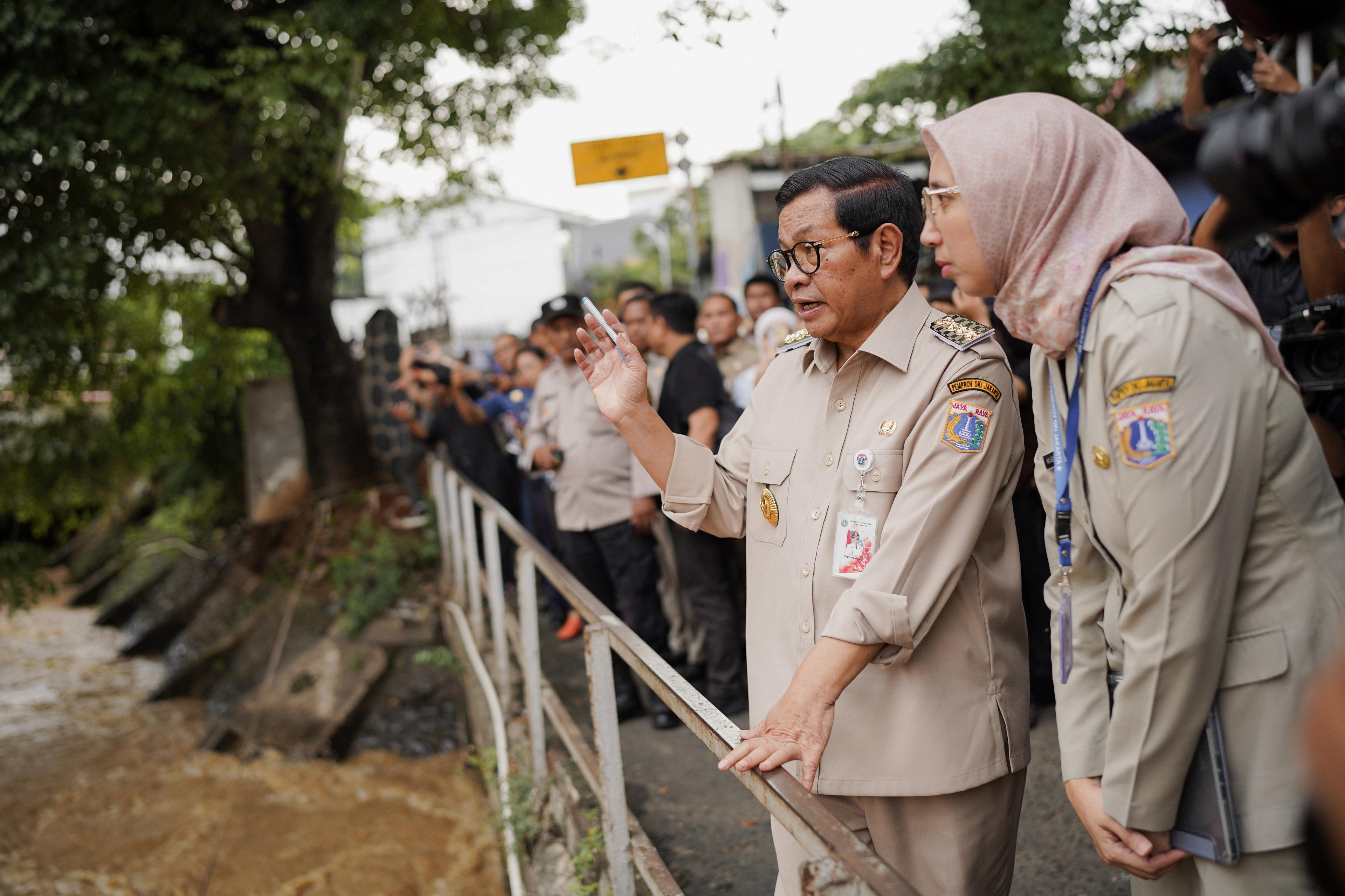 Permukaan Pintu Air Manggarai Masuk Siaga 2, Gubernur Pramono Minta 500 Pompa Segera Diaktifkan