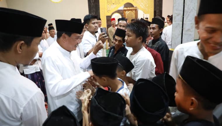 Tarling ke Desa Merak, Bupati Tangerang Disambut Antusias Warga, Maesyal: Ayo Kita Makmurkan Masjid, Tak Hanya di Bulan Ramadhan!