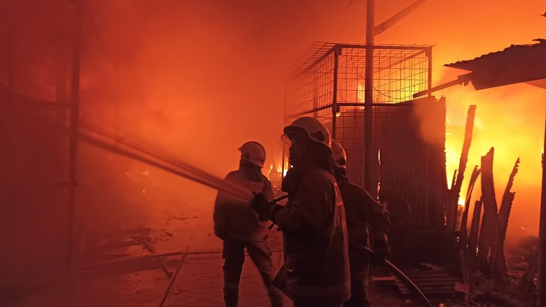 50 Kios di Pasar Poncol Jakarta Pusat Ludes Terbakar Dini Hari Tadi, Kerugian Ditaksir Capai Rp 606 Juta