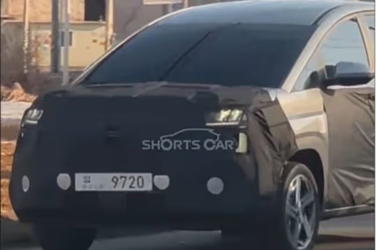 Hyundai Bocorkan Mobil Baru di Segmen LMPV, Bodinya Mirip Stargazer Cartenz Tapi Versi Face Lift?