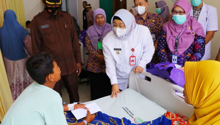 Berbagi Tugas dengan Bupati Maesyal, Wabup Intan Nurul Kunjungi RSUD Kabupaten Tangerang dan RSUD Pakuhaji, Beri Semangat Pasien Dirawat