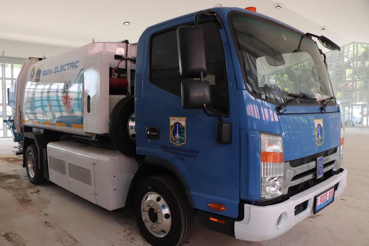 Pelopor di Indonesia! Dinas LH DKI Jakarta Siap Operasikan 5 Truk Sampah Listrik Bebas Emisi Ukuran Jumbo, Berikut Spesifikasinya