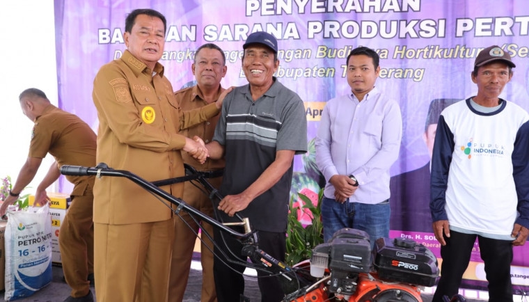 4 Kecamatan di Kabupaten Tangerang Ini Bakal Jadi Sentra Budidaya Semangka, Bupati Maesyal Berikan Bantuan Alsintan ke Para Petani