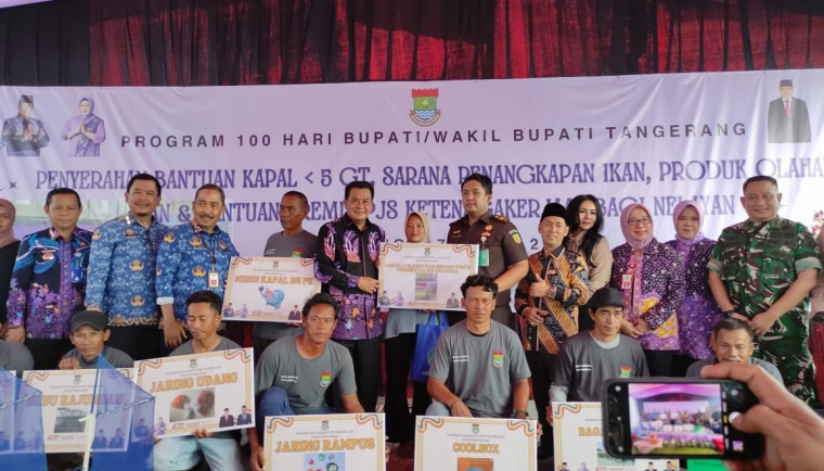 Bupati Maesyal Serahkan Bantuan Peralatan ke Nelayan, Berharap Hasil Produksi Perikanan Tangkap di Kabupaten Tangerang Capai 22.500 Ton