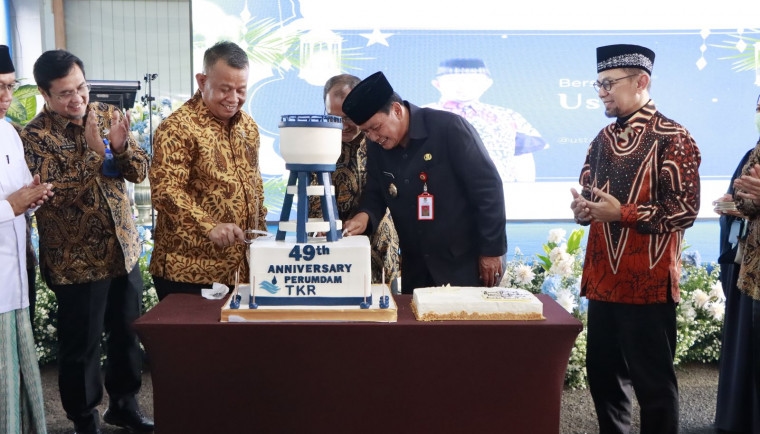 Bersama Wamen UMKM Helvy Moraza, Bupati Tangerang Maesyal Rasyid Hadiri HUT ke-49 Perumdam TKR dan Sampaikan Pesan Mendalam Ini