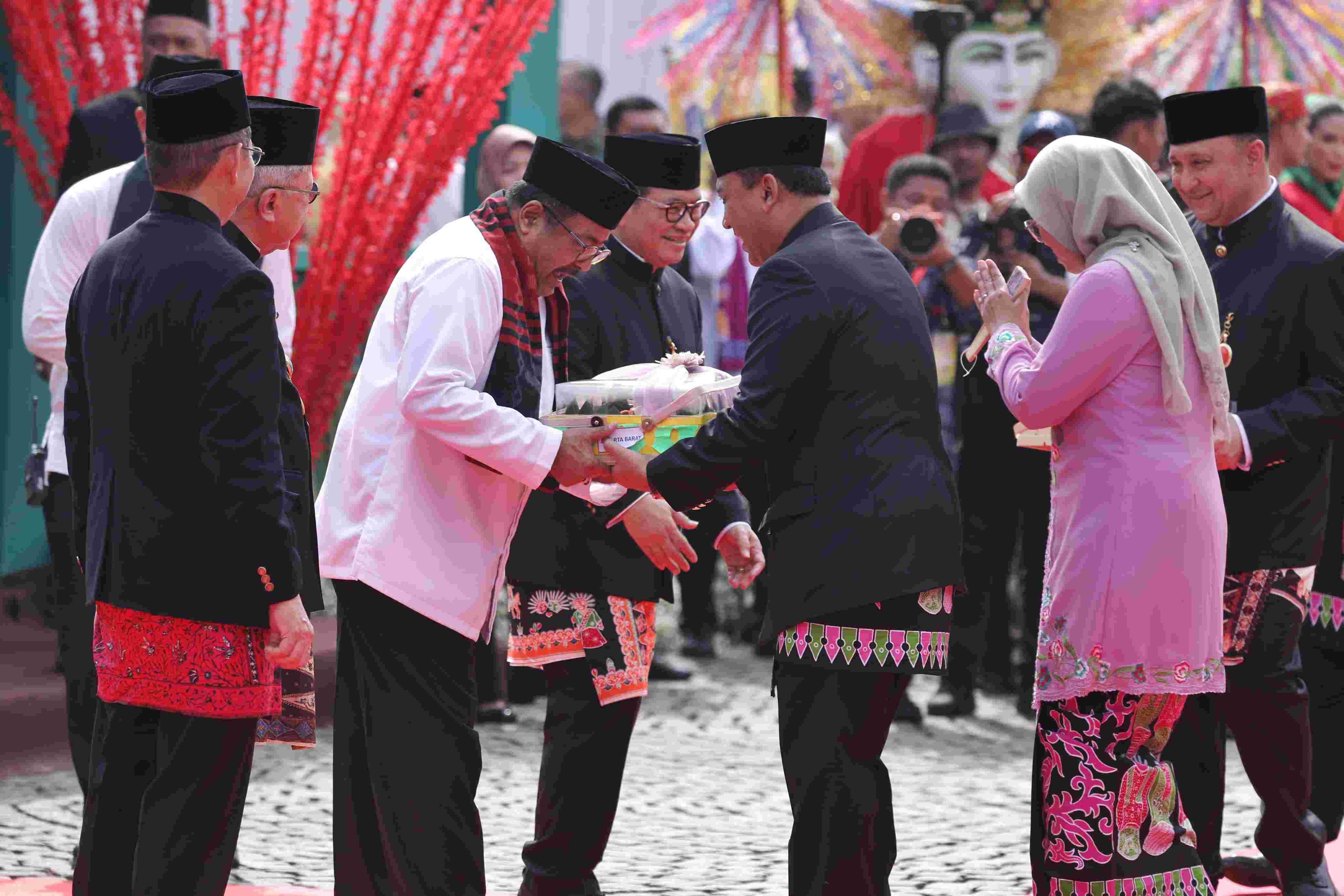Hadiri Lebaran Betawi 2025, Gubernur Pramono Harap Juga Dapat Diadakan di Tingkat 6 Wilayah Kota Jakarta