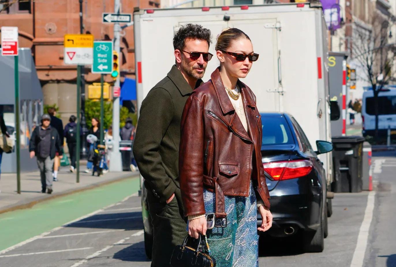 Saling Bucin, Gigi Hadid Konfirmasi Hubungan Asmaranya dengan Bradley Cooper